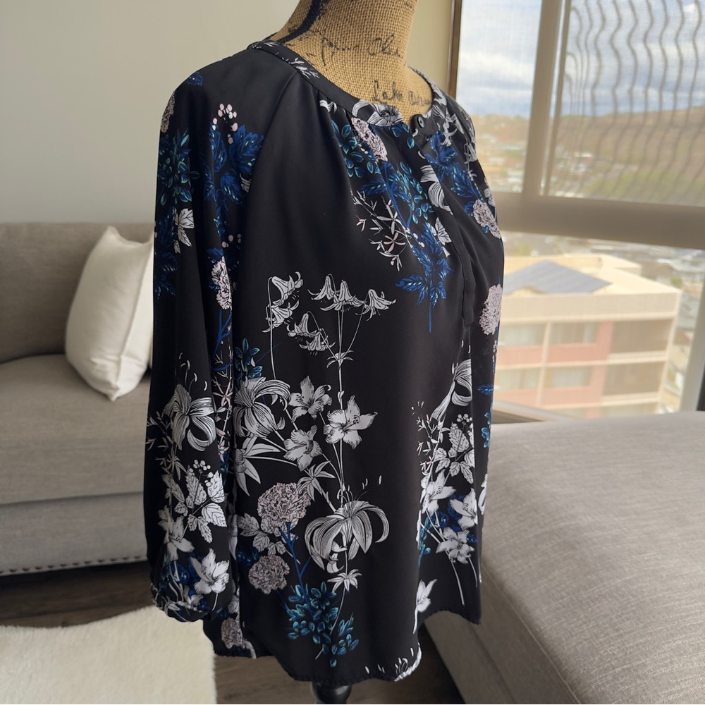 Banana Republic Black and Blue Floral Blouse - Picture 7 of 8